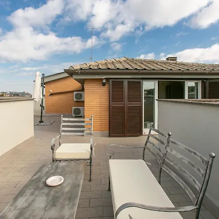 Apartment Terrazza San Pietro Vicino Metro A