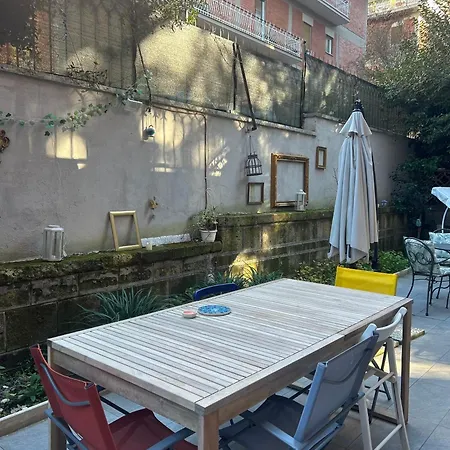 Happy House With Private Garden Apartment