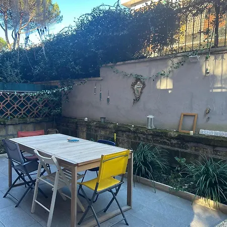 Happy House With Private Garden