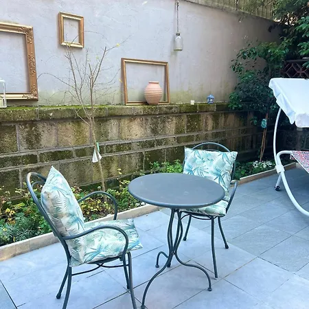 Happy House With Private Garden Apartment *