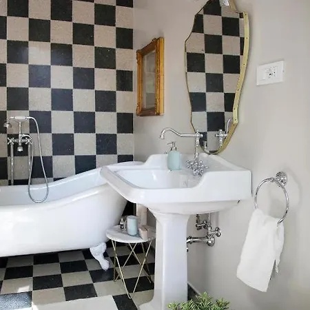 Santa Monica Townhouse 2*