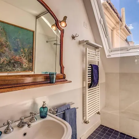 Attic With Terrace Overlooking St Peters Basilica Apartment *
