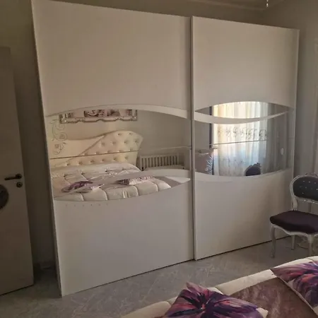 Realty Company Spagna Apartment