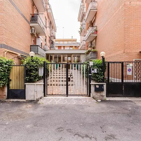Ferravilla Apt, 2 Min To Subway! Daire Roma