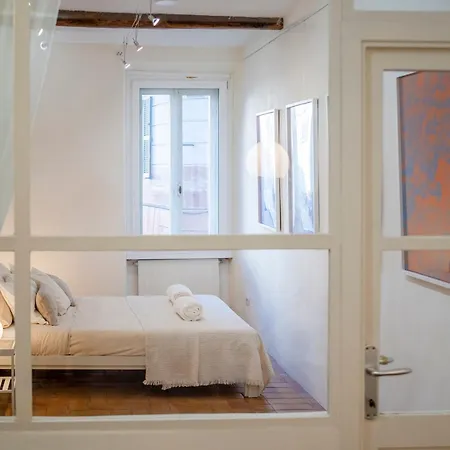 Leonina Art House Apartment