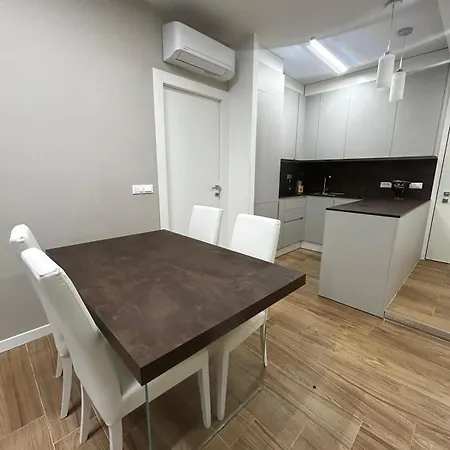 Apartment Realty Company Mercede *