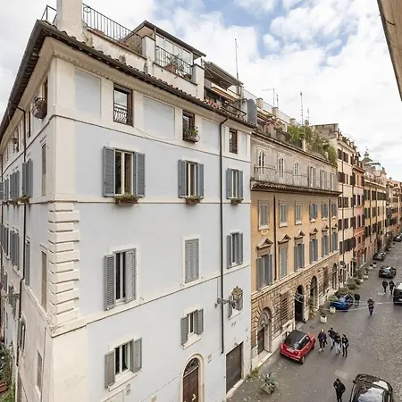 Casa Giulia, A Burghesius Apartment