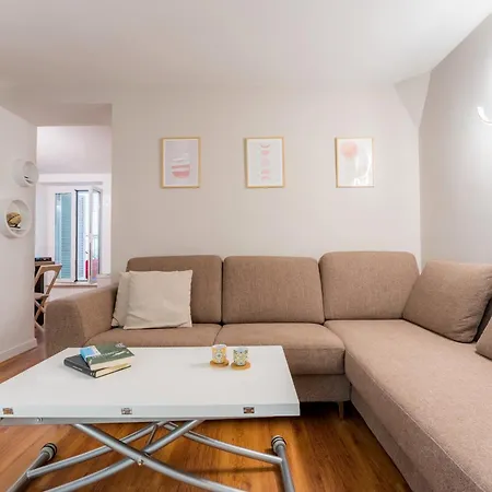 Villafranca Loft, Modern Nearby The Station Apartment