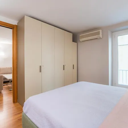 Apartment Villafranca Loft, Modern Nearby The Station *