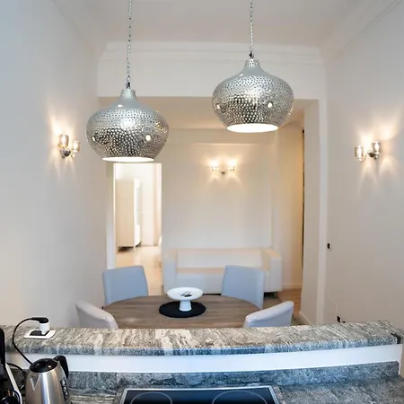 Gio House - Palazzo Storico Apartamento *