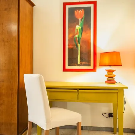 La Piccola Retro , Urban Color And Comfort Apartment *