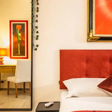 La Piccola Retro , Urban Color And Comfort