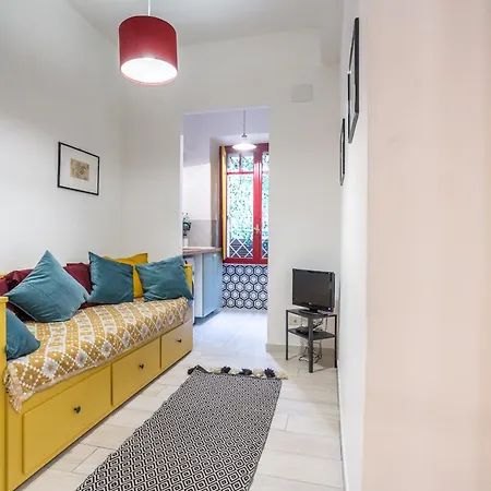 Apartment La Piccola Retro , Urban Color And Comfort *