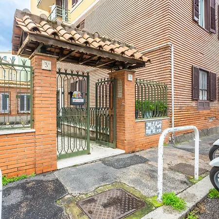 La Piccola Retro , Urban Color And Comfort Apartment Rome