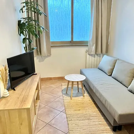 Rey Apartment *