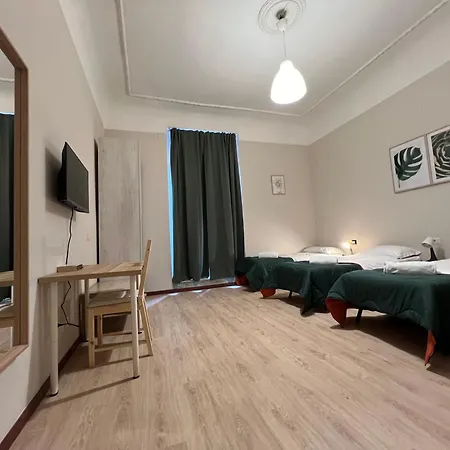 Giovanni's Place בית הארחה