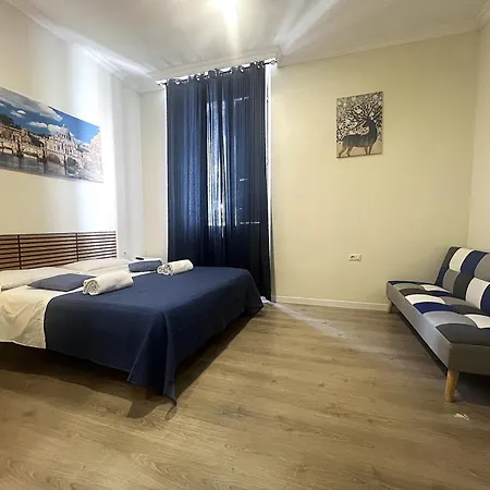 Giovanni's Place בית הארחה