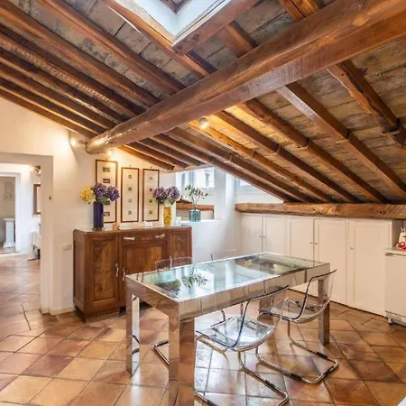 Cozy Gambero Rome