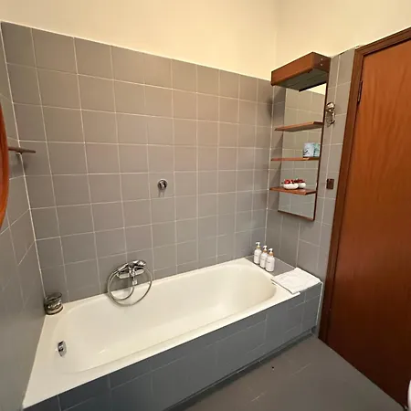 Apartment 6 People, 3 Parking Spot, Balconies, Metro B *