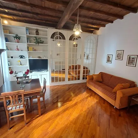 Piazza Dell'orologio Apartment *