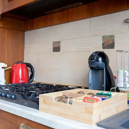 Apartment 8 Min To Center - 400mt To Metroa, 4-6 Pax, 2 Bathrooms *