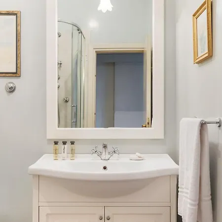 Casa Augusta, A Burghesius Apartment Rome