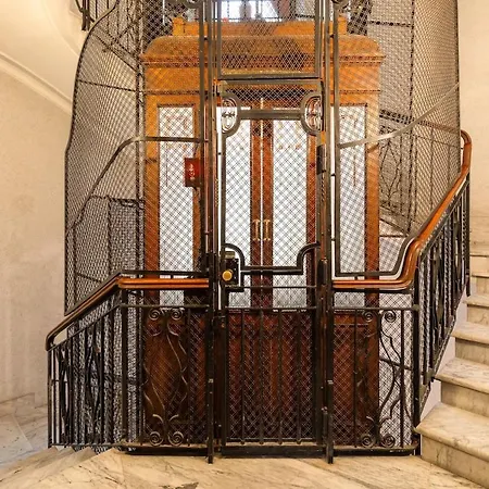 Casa Augusta, A Burghesius * Rome