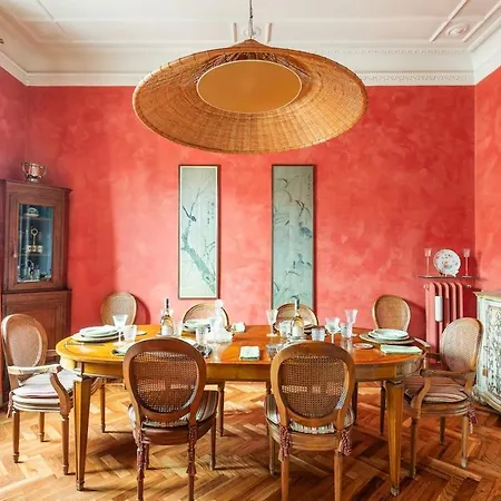 Casa Augusta, A Burghesius Rome