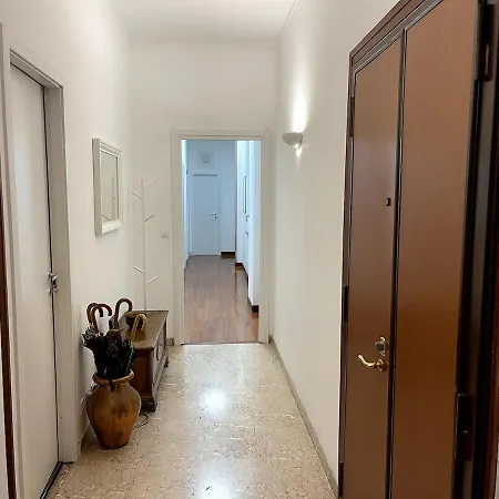 Desy Vatican House Apartment *