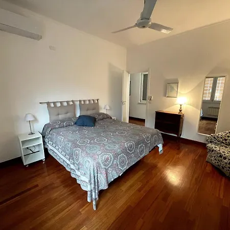 Desy Vatican House Apartment *