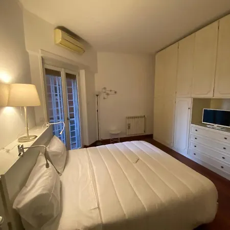 Desy Vatican House Apartment *