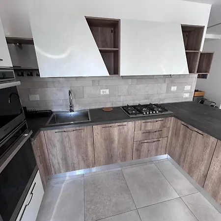 Realty Company Tor Millina Apartment *