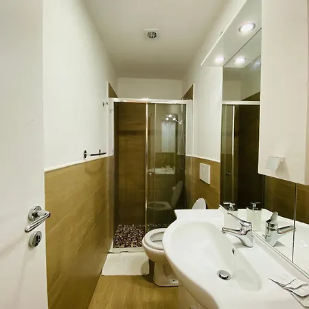 Giovanni's Place בית הארחה
