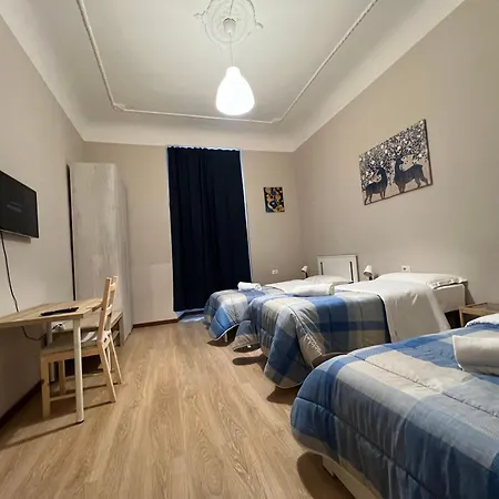 Giovanni's Place בית הארחה