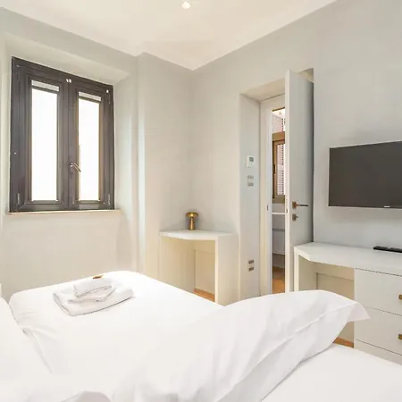 Spanish Steps Exclusive 3bdr Apartment Rome