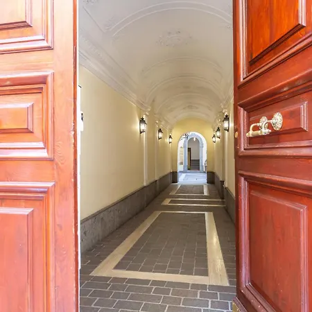 Spanish Steps Exclusive 3bdr * Rome