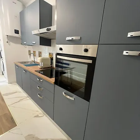 Casa Miseno, Independent Near Metro B דירה