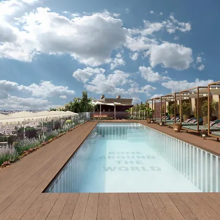 The Social Hub 4*