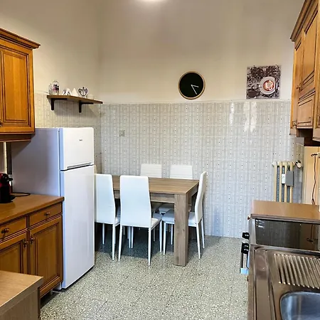Elegante - Vicino Metro Apartment