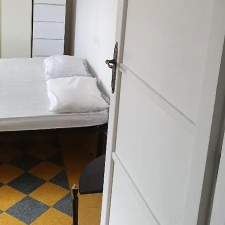 Con Vista E Balcone Metroa Homestay *