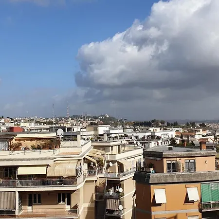 Con Vista E Balcone Metroa Homestay *