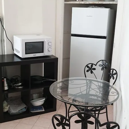 Con Vista E Balcone Metroa Homestay Rome