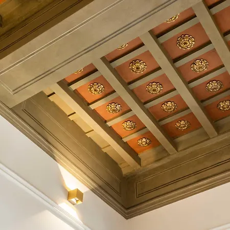Palazzo Raggi Luxury Apartment Rome