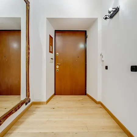 3-bedroom Near Trastevere Station Apartment Rome