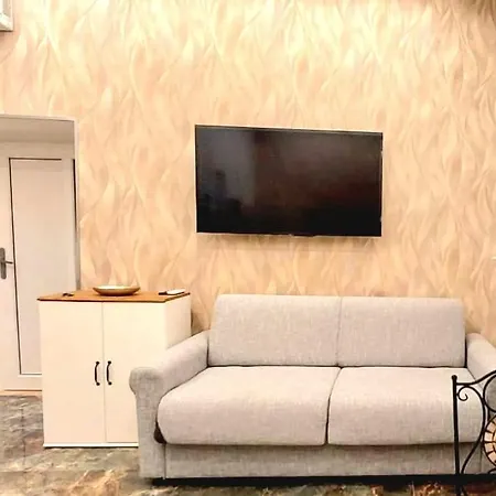 Loft In Center Of *