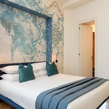 Moon River Luxury Apartment
