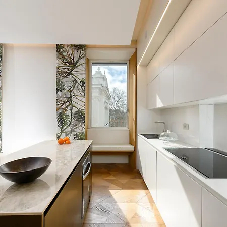 Moon River Luxury Apartment