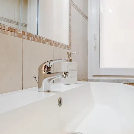 Fara Sabina Large Aparment