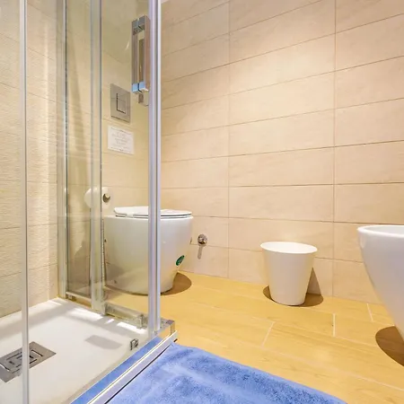 Luminosa Con Bagno Privato Interno - Vicina Metro Roma