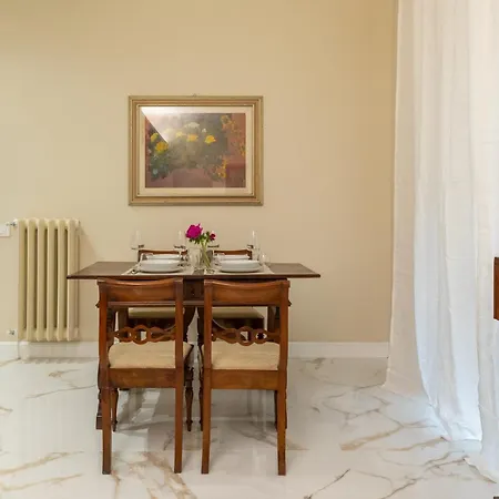 Casa Gold By Hili Roma